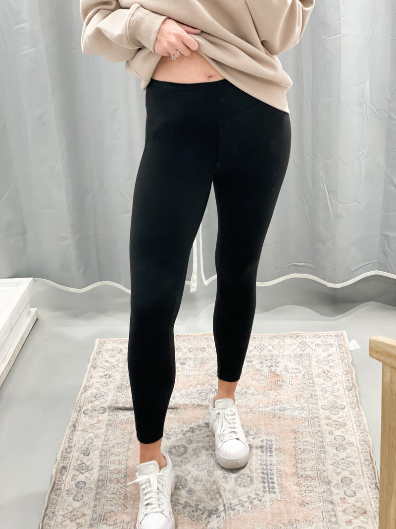 Essential Leggings in Black